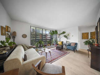 This stunning property boasts a bright and airy living space, perfect for modern living.