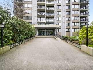 Discover modern living in this stunning high-rise building.