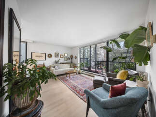 Step into this inviting living space, showcasing a blend of comfort and style.