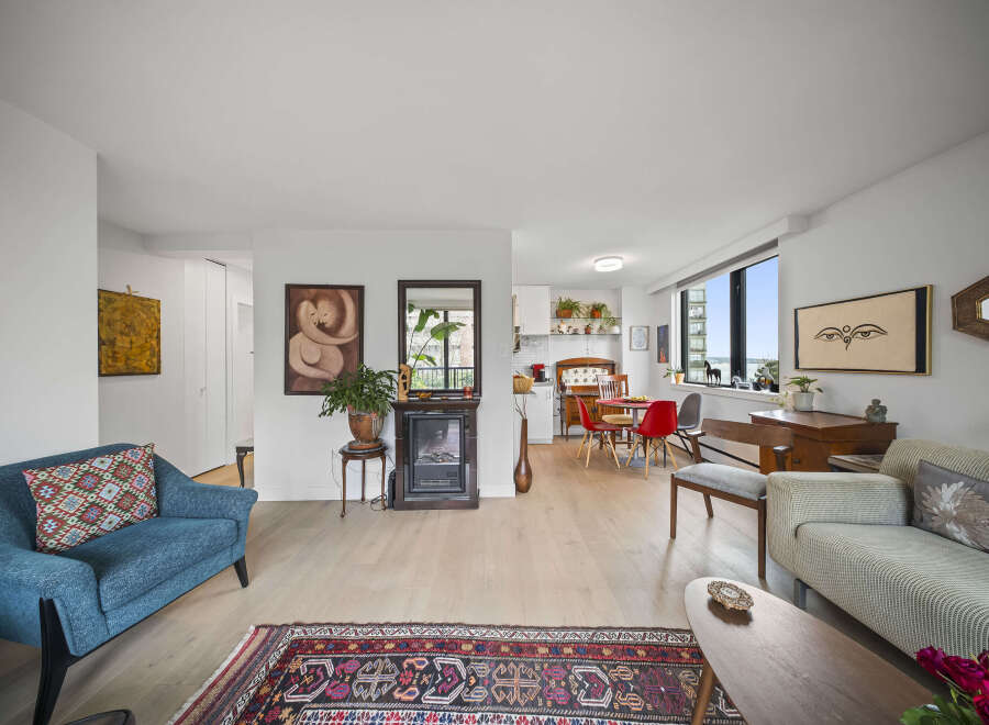 Experience urban living at its finest in this stylish apartment.