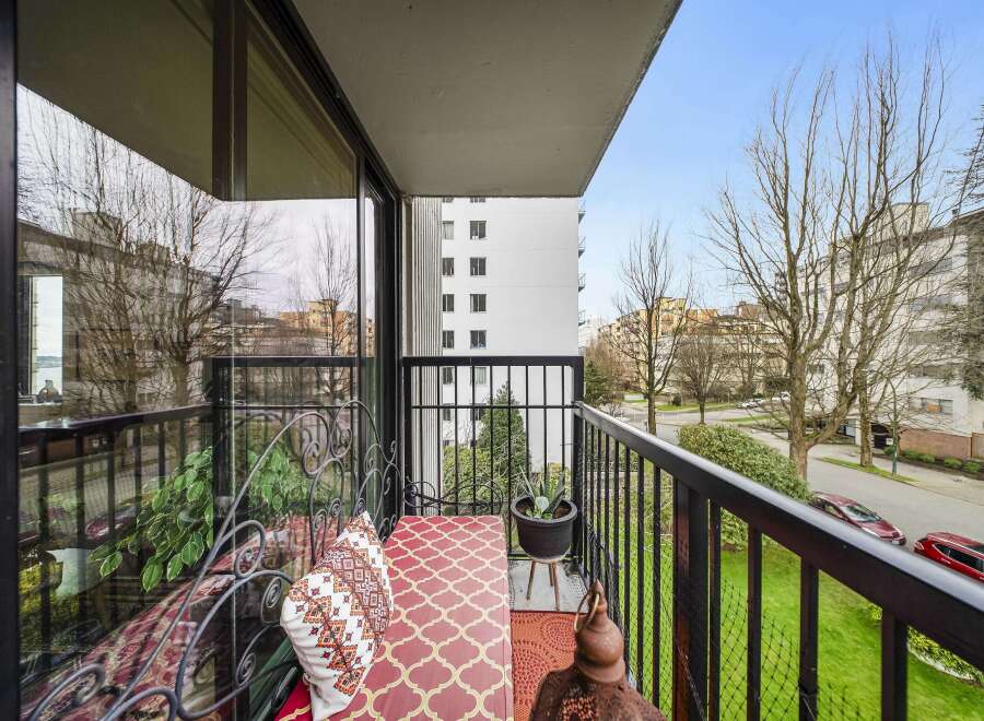 Enjoy the tranquility of this charming balcony, perfect for relaxing or entertaining.