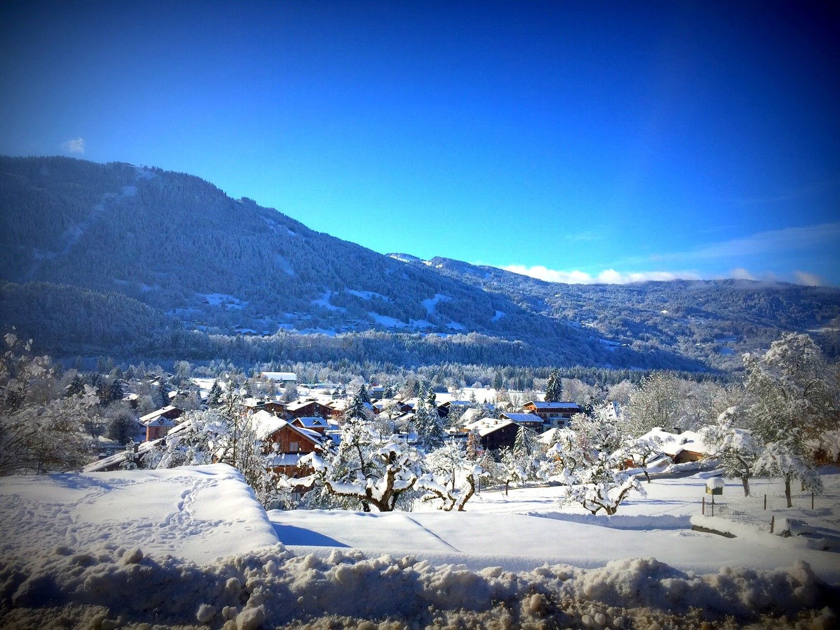 Nestled in a snow-covered mountain village, this charming property offers breathtaking views and a peaceful atmosphere.