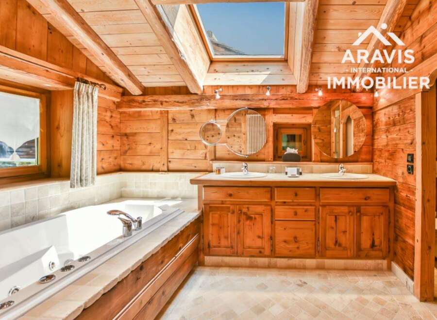 This stunning bathroom boasts a rustic charm with its wooden walls and ceiling, creating a warm and inviting atmosphere.