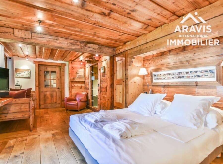 Experience rustic charm in this stunning bedroom featuring exquisite wooden paneling and a cozy ambiance.