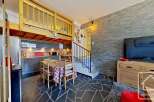 Discover this charming property featuring a cozy dining area and a well-equipped kitchen.
