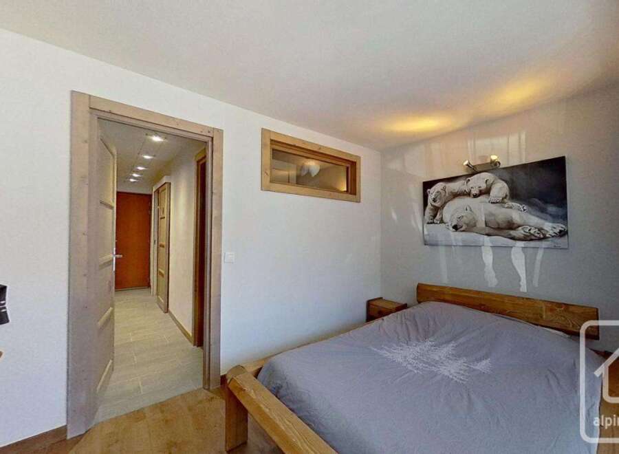 Discover this charming bedroom, perfect for a cozy retreat.