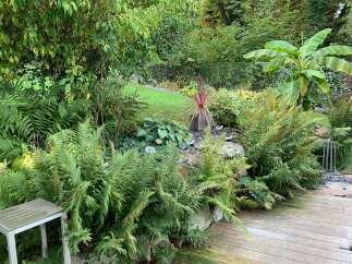 This stunning property boasts a lush, green garden, perfect for relaxation and outdoor enjoyment.