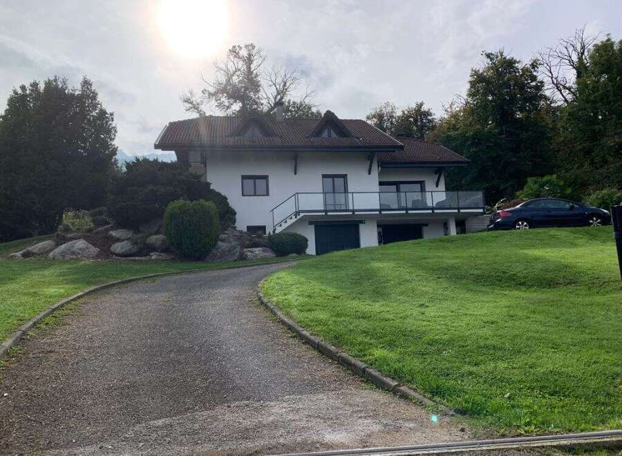Discover this stunning property featuring a modern design and a serene setting.