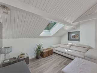This stunning property boasts a bright and airy living space, perfect for relaxation and entertaining.