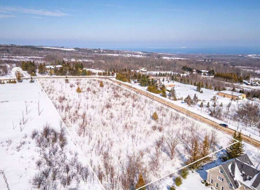 Discover the potential of this expansive property, perfect for building your dream home or investment project.