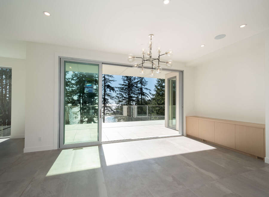 Experience luxury living in this stunning property with breathtaking views.