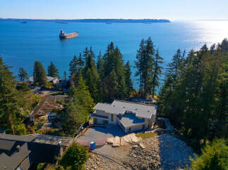 Discover coastal living at its finest with this stunning property boasting panoramic ocean views.