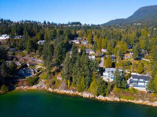 Discover luxury living with this stunning waterfront property.
