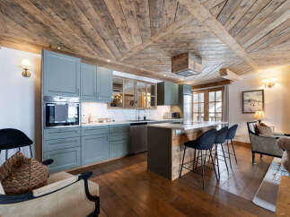 This stunning kitchen boasts a rustic yet modern design, perfect for a cozy mountain retreat.