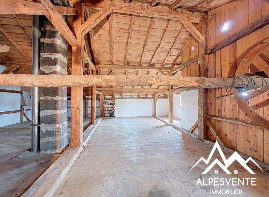 Discover the charm of this unique property featuring exposed wooden beams and a spacious interior.