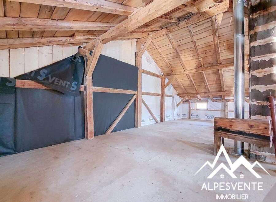 Discover the charm of this unique property with exposed wooden beams and a spacious interior.