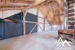 Discover the charm of this unique property with exposed wooden beams and a spacious interior.