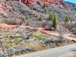 Discover the beauty of this unique property nestled in a stunning natural landscape.