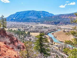 Discover breathtaking views and serene landscapes in this stunning property.