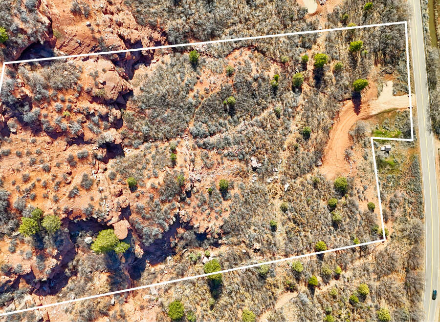 Discover a stunning piece of land with breathtaking natural beauty.