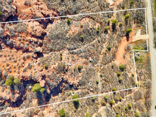 Discover a stunning piece of land with breathtaking natural beauty.