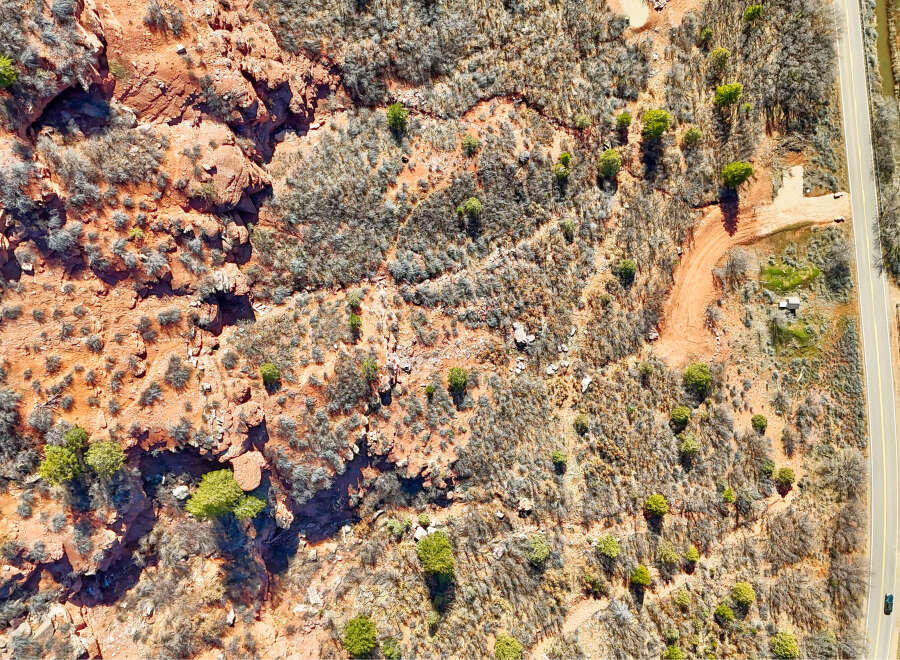 Discover a stunning piece of land with breathtaking natural beauty.