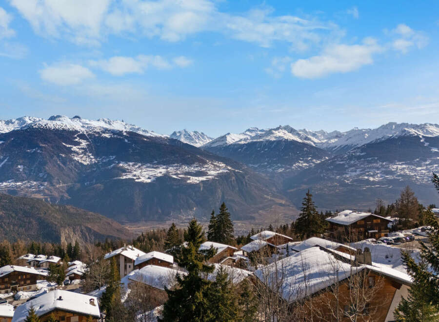 Nestled amidst the majestic snow-capped mountains, this charming property offers breathtaking panoramic views.