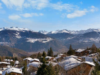 Nestled amidst the majestic snow-capped mountains, this charming property offers breathtaking panoramic views.
