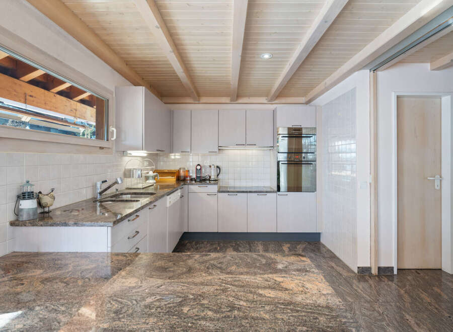 Discover the charm of this stunning kitchen, featuring a beautiful granite countertop and modern appliances.
