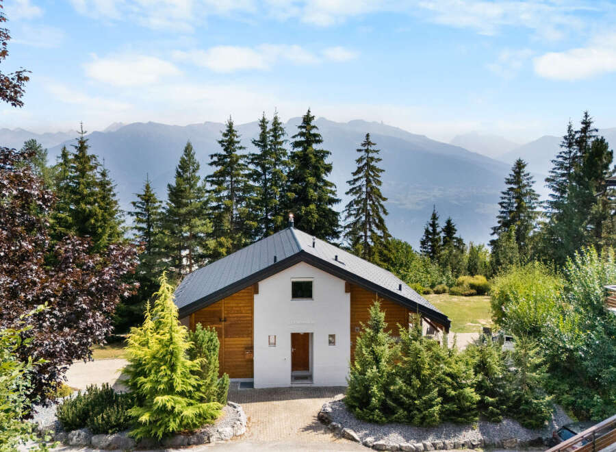 Nestled amidst the majestic Alps, this charming chalet offers a serene mountain retreat.