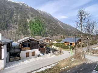 Discover the charm of this stunning mountain property, nestled in a picturesque setting.