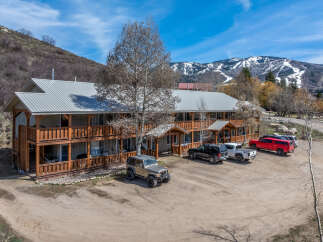 Discover a charming mountain retreat with this stunning property.