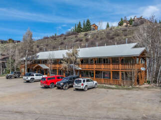 Discover a charming mountain retreat with this stunning property.