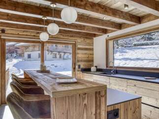 Experience the warmth of this stunning kitchen, featuring rustic wooden elements and a modern design.
