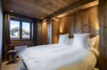 Experience the epitome of alpine luxury in this stunning bedroom.
