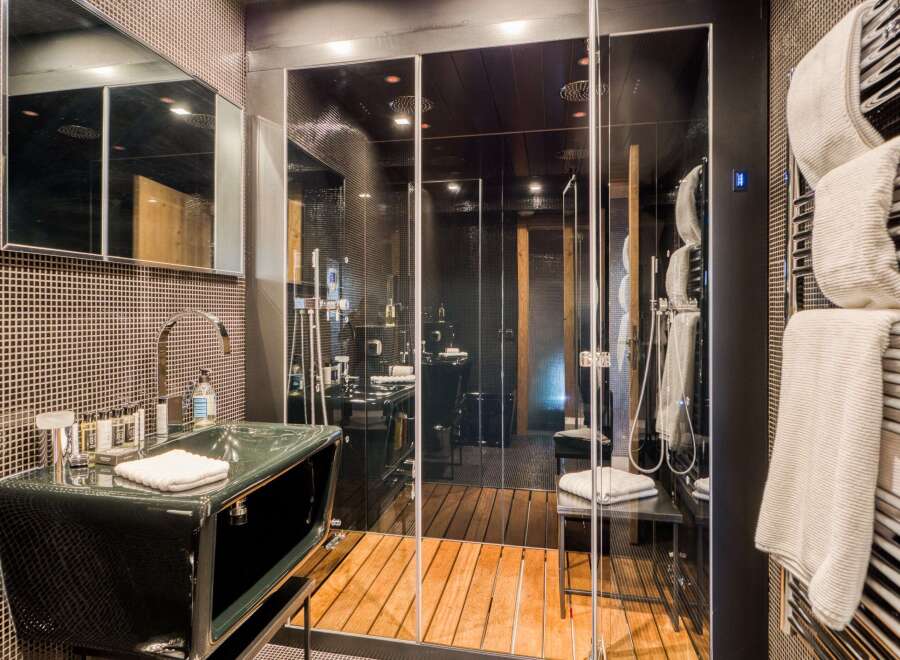 Step into luxury with this modern bathroom design.