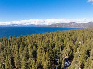 Experience the tranquility of lakeside living with this stunning property.