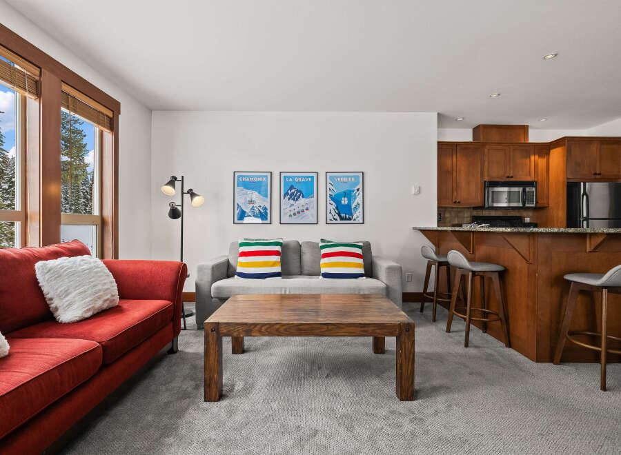 This cozy living space features a vibrant red sofa, perfect for relaxing after a day on the slopes.