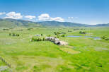 Discover your dream estate in this stunning property, nestled amidst rolling green hills and breathtaking mountain views.
