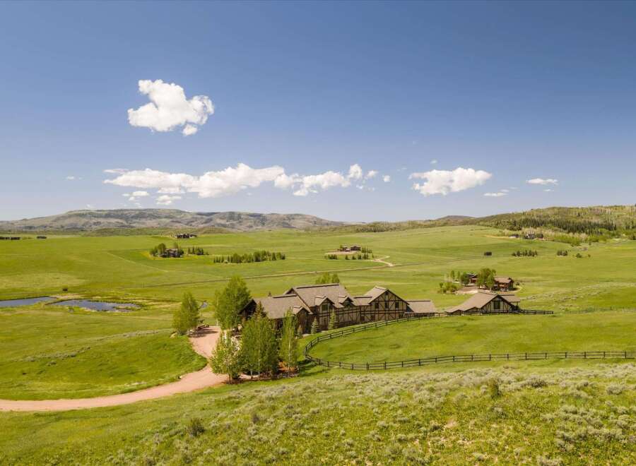 Experience luxury mountain living in this expansive estate, nestled amidst rolling green hills and breathtaking vistas.