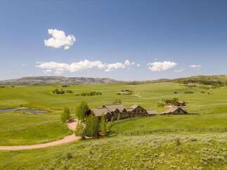 Experience luxury mountain living in this expansive estate, nestled amidst rolling green hills and breathtaking vistas.