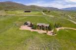 Discover this stunning mountain estate featuring a luxurious stone-clad main residence and a charming adjacent barn.