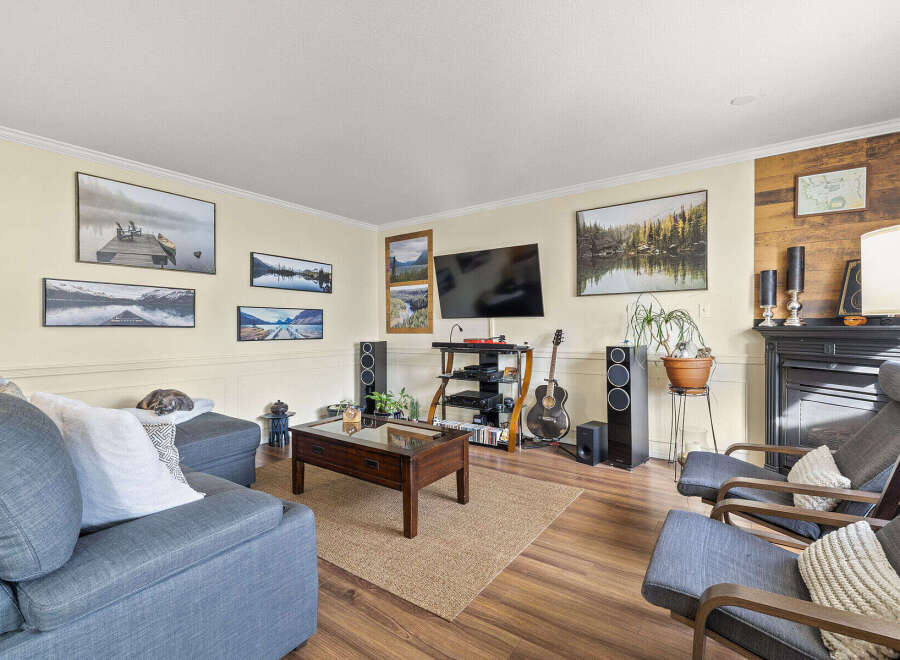 Step into this inviting living room, perfect for relaxation and entertainment.