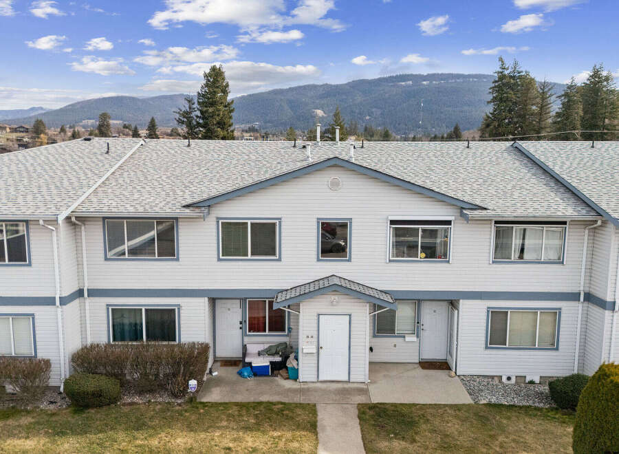 Discover this charming townhouse nestled in a serene neighborhood, offering a perfect blend of comfort and convenience.