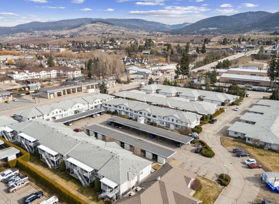 Discover a charming residential complex nestled in a picturesque setting, offering a blend of comfort and convenience.