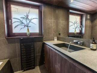 Discover the epitome of modern luxury in this stunning bathroom.