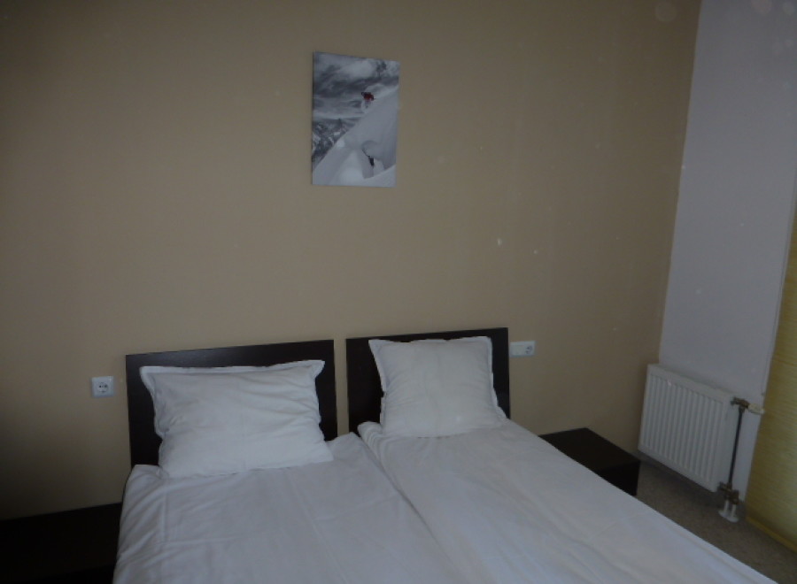 Cozy hotel room featuring two comfortable twin beds, perfect for a relaxing stay.