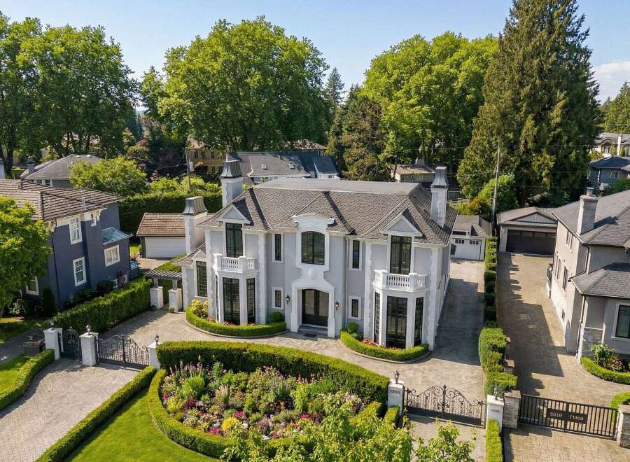 Discover luxury living in this stunning estate! This property boasts a grand facade, elegant design, and meticulously landscaped gardens.