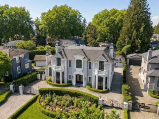 Discover luxury living in this stunning estate! This property boasts a grand facade, elegant design, and meticulously landscaped gardens.