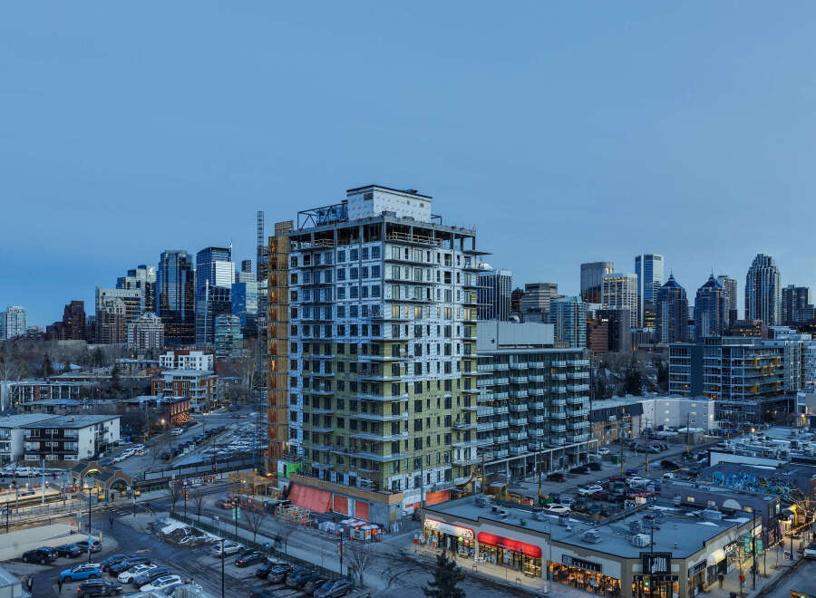 Discover urban living at its finest in this stunning high-rise property, offering breathtaking city views and modern amenities.